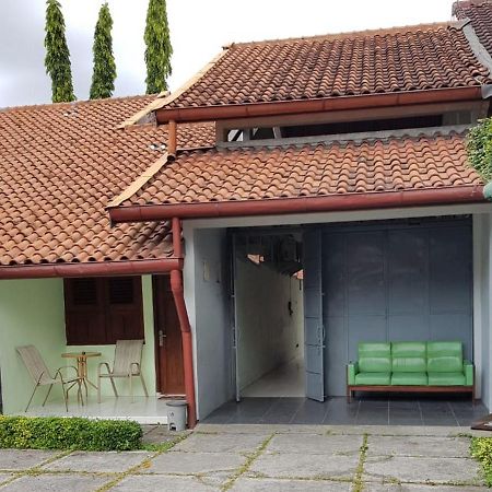 Hotel Embe Pitoe Syariah Gejayan Mitra Reddoorz Pakualaman Exterior foto